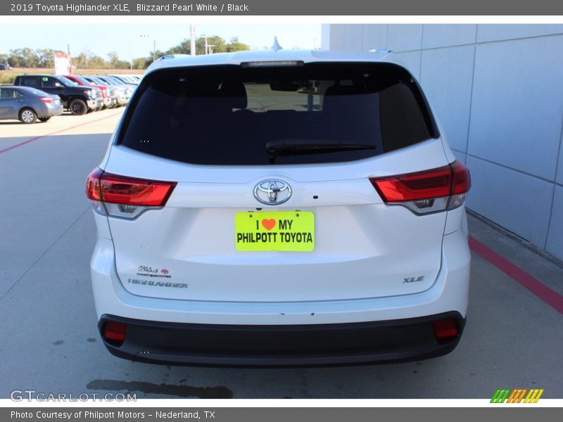 Blizzard Pearl White / Black 2019 Toyota Highlander XLE