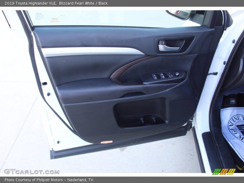 Blizzard Pearl White / Black 2019 Toyota Highlander XLE