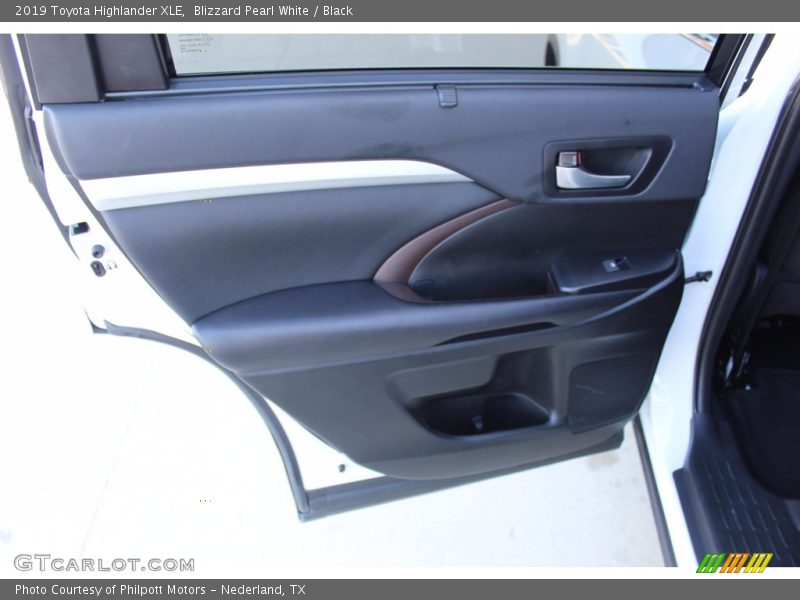 Blizzard Pearl White / Black 2019 Toyota Highlander XLE