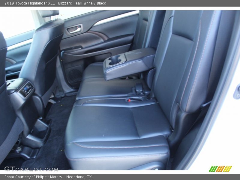Blizzard Pearl White / Black 2019 Toyota Highlander XLE