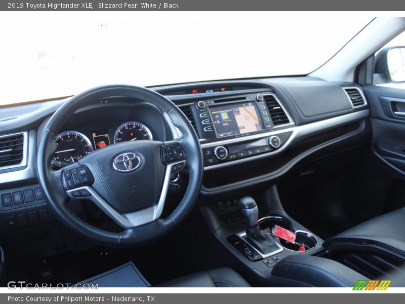 Blizzard Pearl White / Black 2019 Toyota Highlander XLE