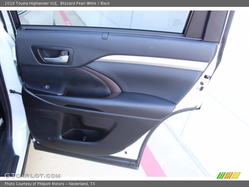 Blizzard Pearl White / Black 2019 Toyota Highlander XLE