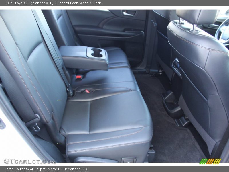 Blizzard Pearl White / Black 2019 Toyota Highlander XLE