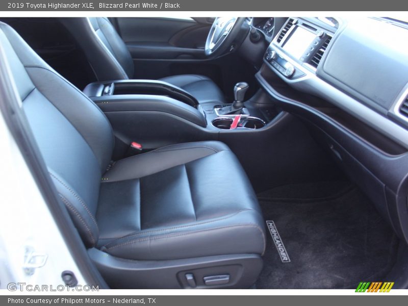 Blizzard Pearl White / Black 2019 Toyota Highlander XLE