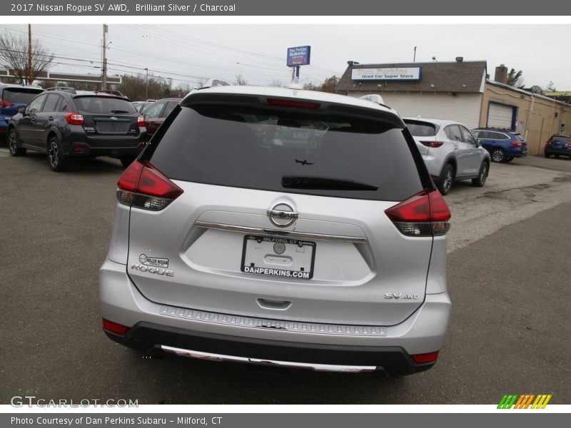 Brilliant Silver / Charcoal 2017 Nissan Rogue SV AWD