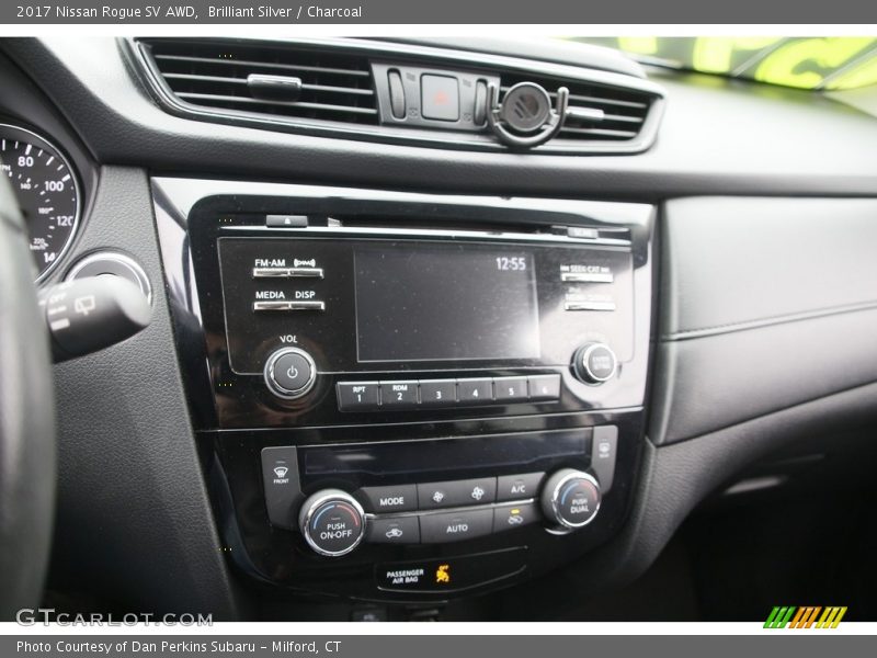Brilliant Silver / Charcoal 2017 Nissan Rogue SV AWD