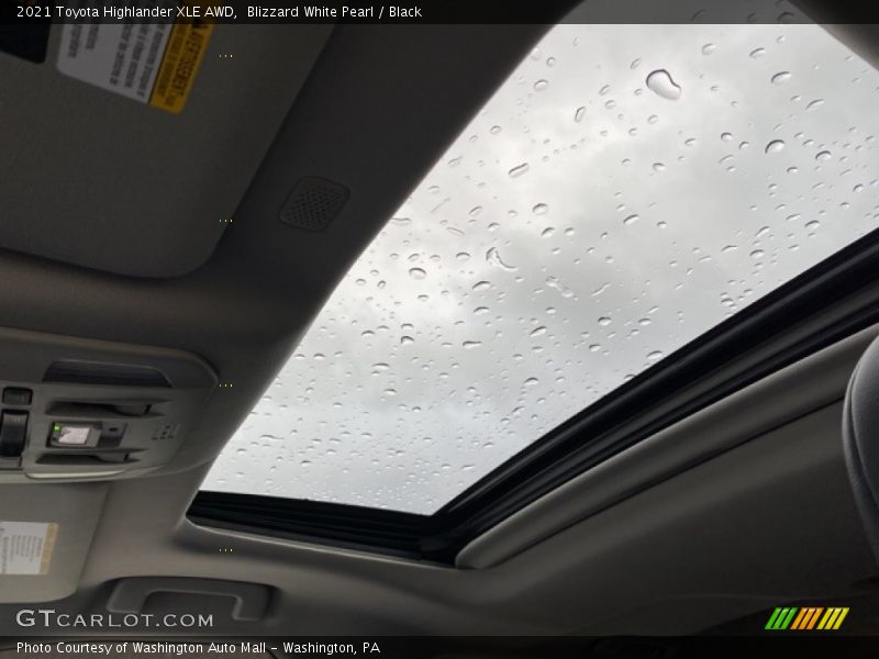 Blizzard White Pearl / Black 2021 Toyota Highlander XLE AWD