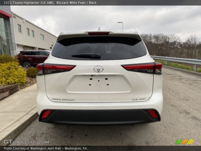 Blizzard White Pearl / Black 2021 Toyota Highlander XLE AWD