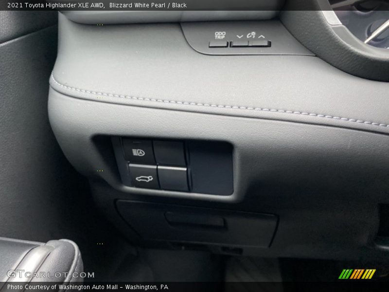 Blizzard White Pearl / Black 2021 Toyota Highlander XLE AWD