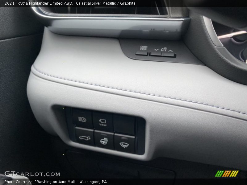 Celestial Silver Metallic / Graphite 2021 Toyota Highlander Limited AWD