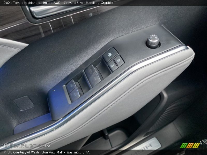 Celestial Silver Metallic / Graphite 2021 Toyota Highlander Limited AWD