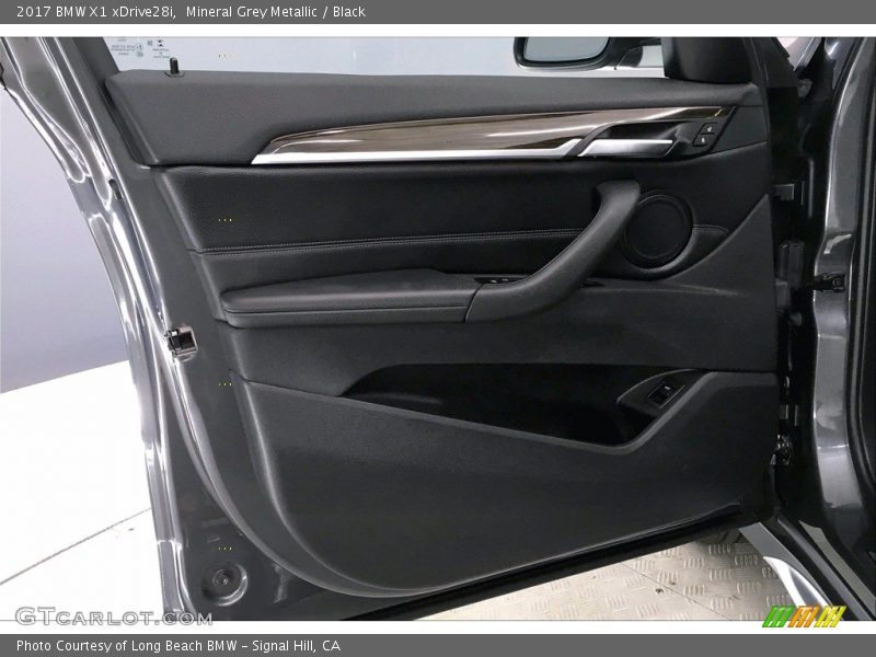 Mineral Grey Metallic / Black 2017 BMW X1 xDrive28i