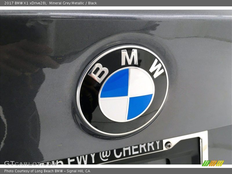 Mineral Grey Metallic / Black 2017 BMW X1 xDrive28i