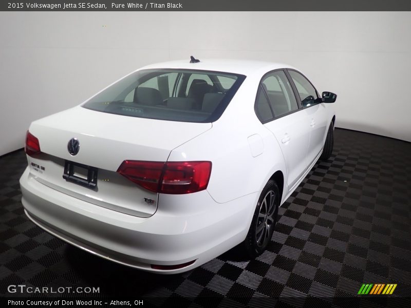 Pure White / Titan Black 2015 Volkswagen Jetta SE Sedan