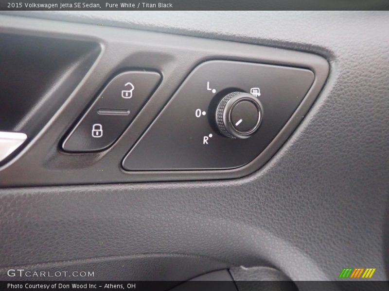 Pure White / Titan Black 2015 Volkswagen Jetta SE Sedan