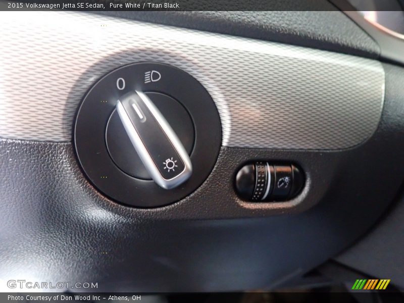 Pure White / Titan Black 2015 Volkswagen Jetta SE Sedan