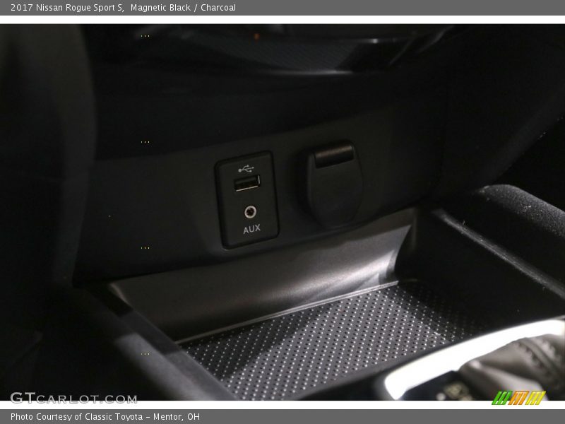 Magnetic Black / Charcoal 2017 Nissan Rogue Sport S