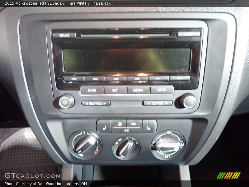 Pure White / Titan Black 2015 Volkswagen Jetta SE Sedan