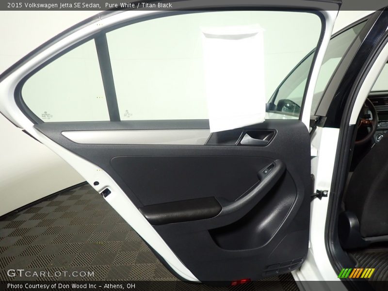 Pure White / Titan Black 2015 Volkswagen Jetta SE Sedan
