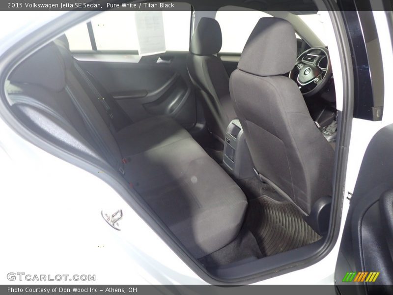 Pure White / Titan Black 2015 Volkswagen Jetta SE Sedan