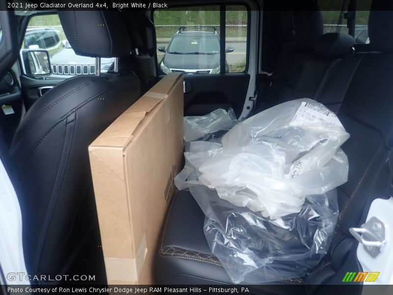 Bright White / Black 2021 Jeep Gladiator Overland 4x4