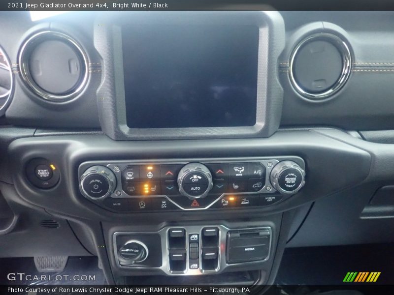 Bright White / Black 2021 Jeep Gladiator Overland 4x4