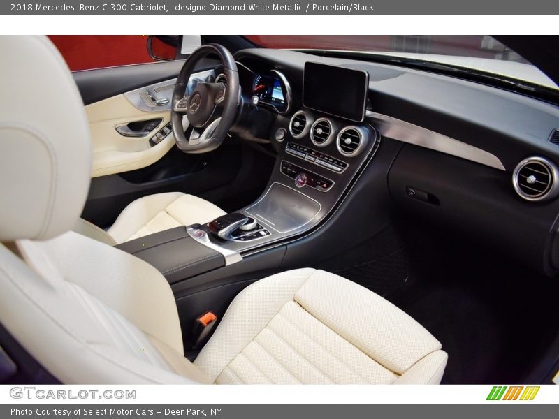 2018 C 300 Cabriolet Porcelain/Black Interior