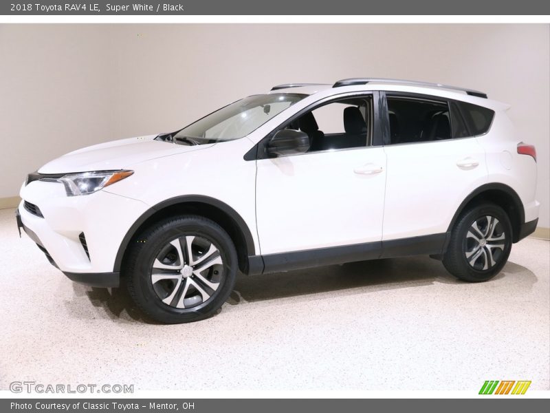 Super White / Black 2018 Toyota RAV4 LE