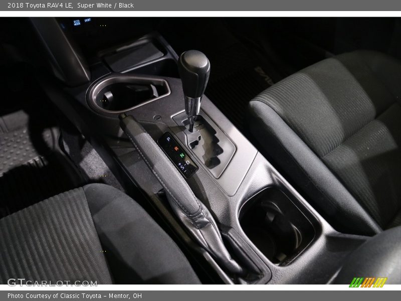 Super White / Black 2018 Toyota RAV4 LE