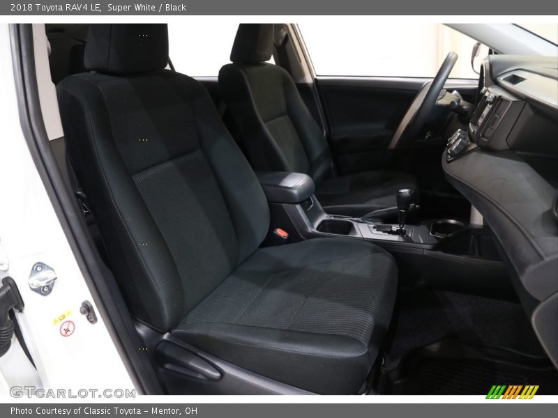 Super White / Black 2018 Toyota RAV4 LE