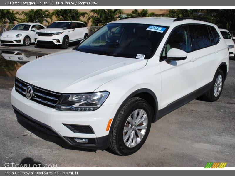 Front 3/4 View of 2018 Tiguan SE