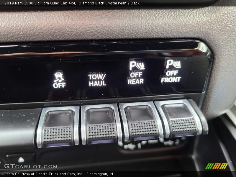Diamond Black Crystal Pearl / Black 2019 Ram 1500 Big Horn Quad Cab 4x4
