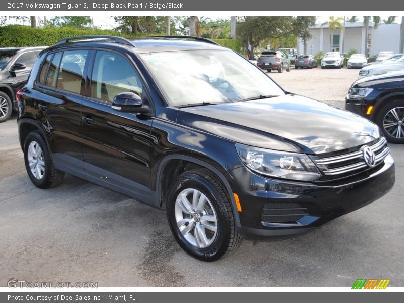 Deep Black Pearl / Beige/Black 2017 Volkswagen Tiguan S