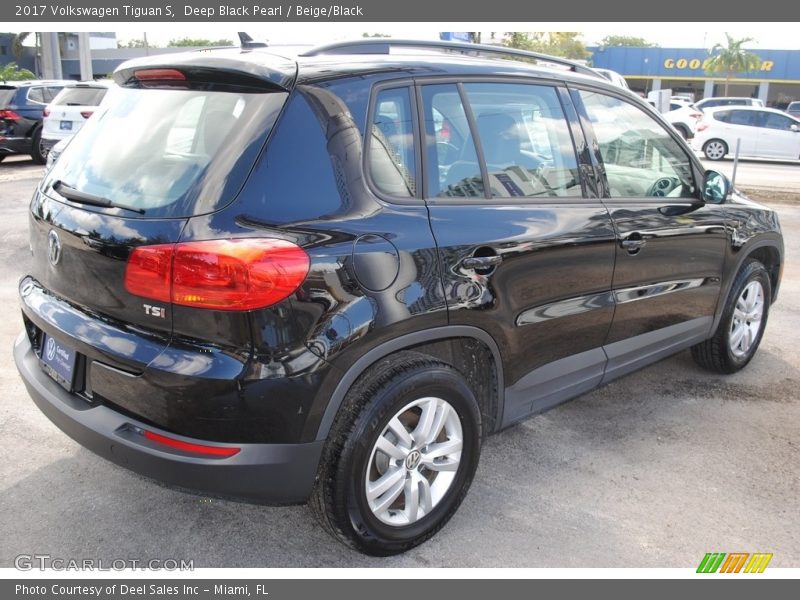 Deep Black Pearl / Beige/Black 2017 Volkswagen Tiguan S