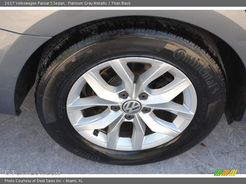 Platinum Gray Metallic / Titan Black 2017 Volkswagen Passat S Sedan