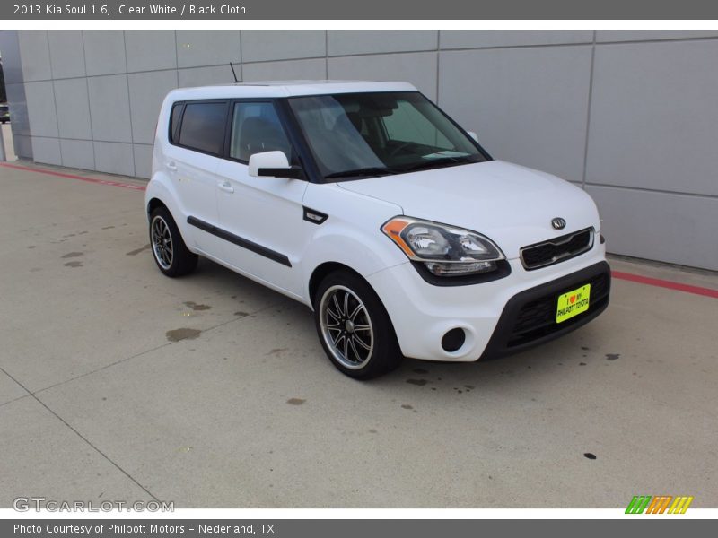 Clear White / Black Cloth 2013 Kia Soul 1.6