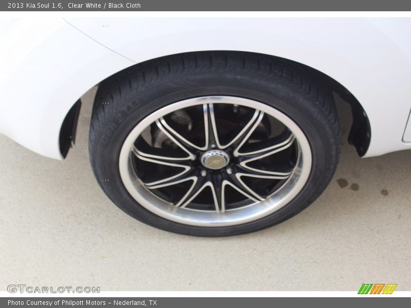 Clear White / Black Cloth 2013 Kia Soul 1.6