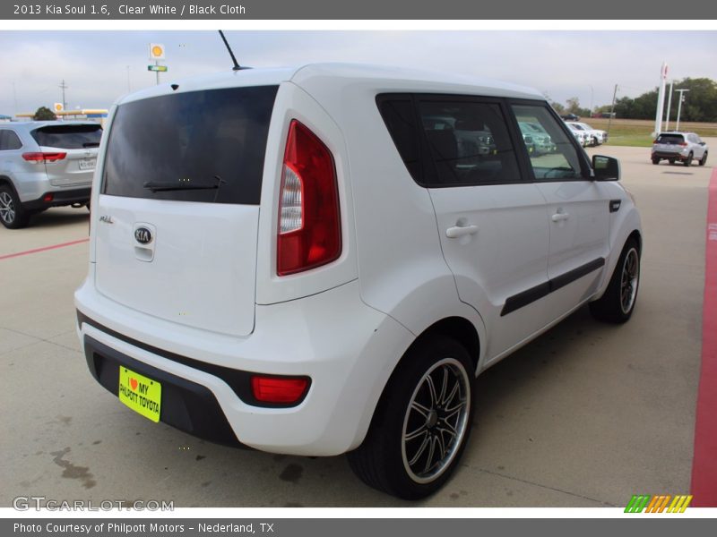 Clear White / Black Cloth 2013 Kia Soul 1.6