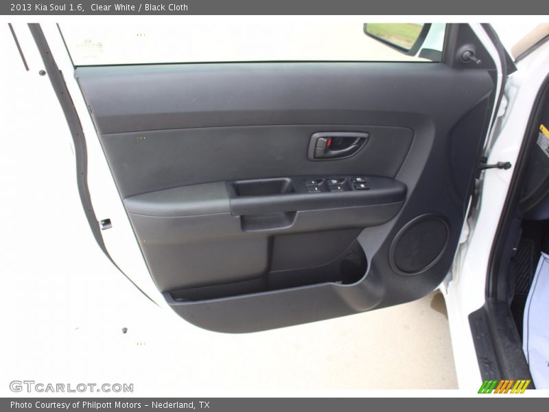 Clear White / Black Cloth 2013 Kia Soul 1.6