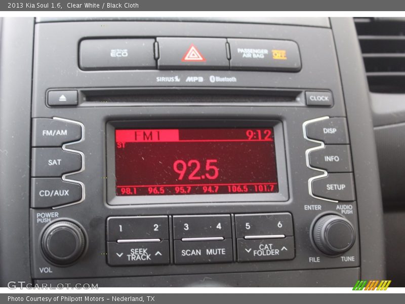 Clear White / Black Cloth 2013 Kia Soul 1.6