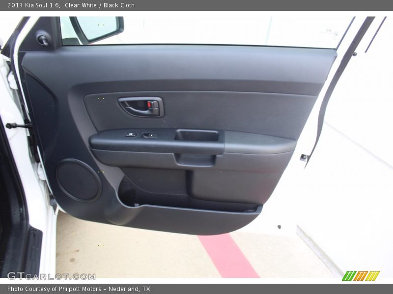Clear White / Black Cloth 2013 Kia Soul 1.6