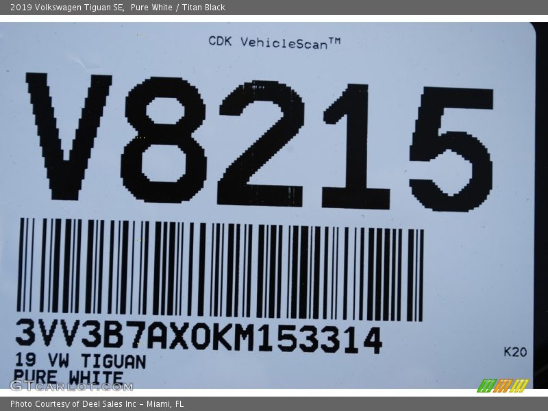 Pure White / Titan Black 2019 Volkswagen Tiguan SE