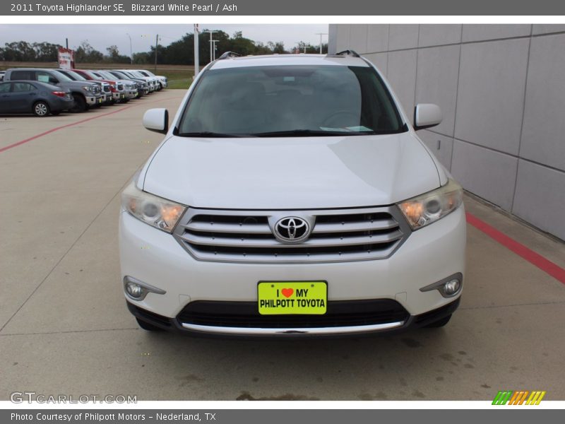 Blizzard White Pearl / Ash 2011 Toyota Highlander SE