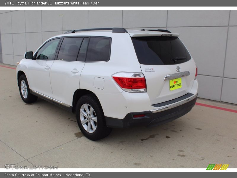 Blizzard White Pearl / Ash 2011 Toyota Highlander SE