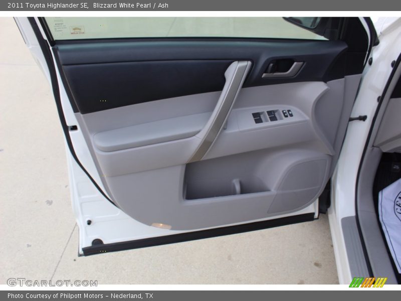 Blizzard White Pearl / Ash 2011 Toyota Highlander SE