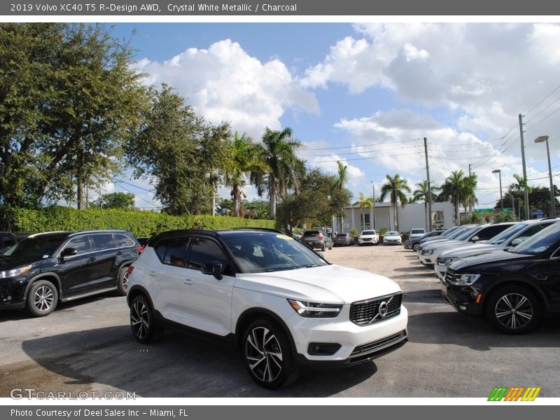 Crystal White Metallic / Charcoal 2019 Volvo XC40 T5 R-Design AWD