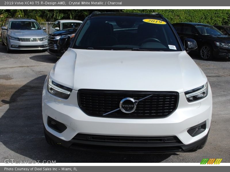 Crystal White Metallic / Charcoal 2019 Volvo XC40 T5 R-Design AWD