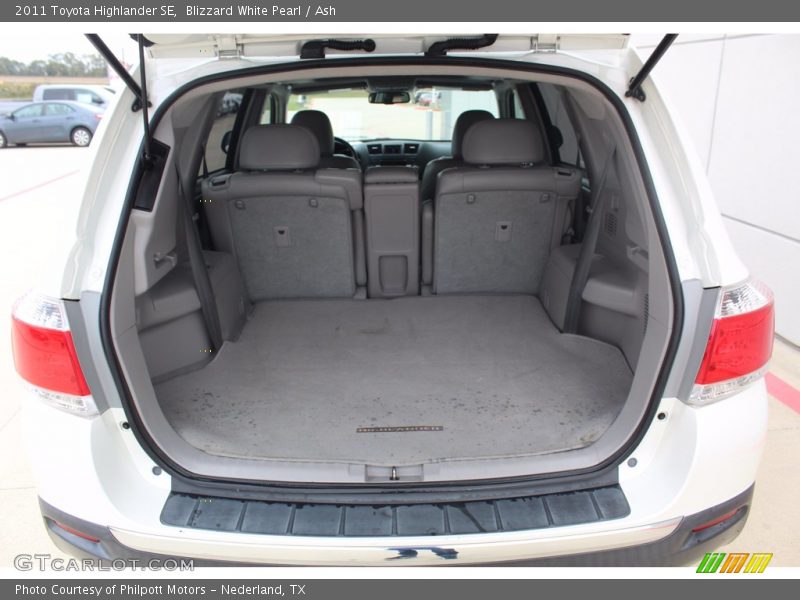 Blizzard White Pearl / Ash 2011 Toyota Highlander SE