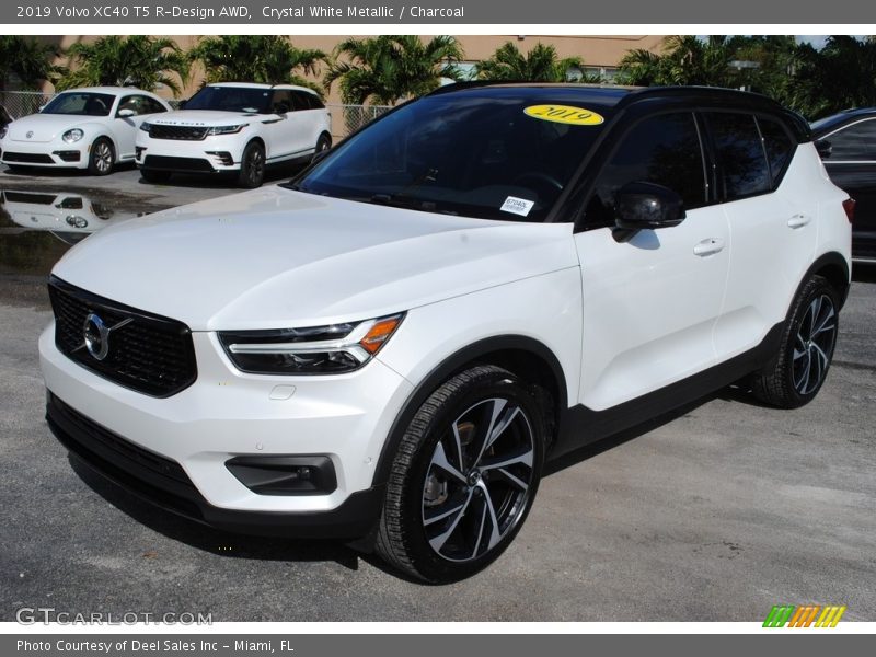 Crystal White Metallic / Charcoal 2019 Volvo XC40 T5 R-Design AWD