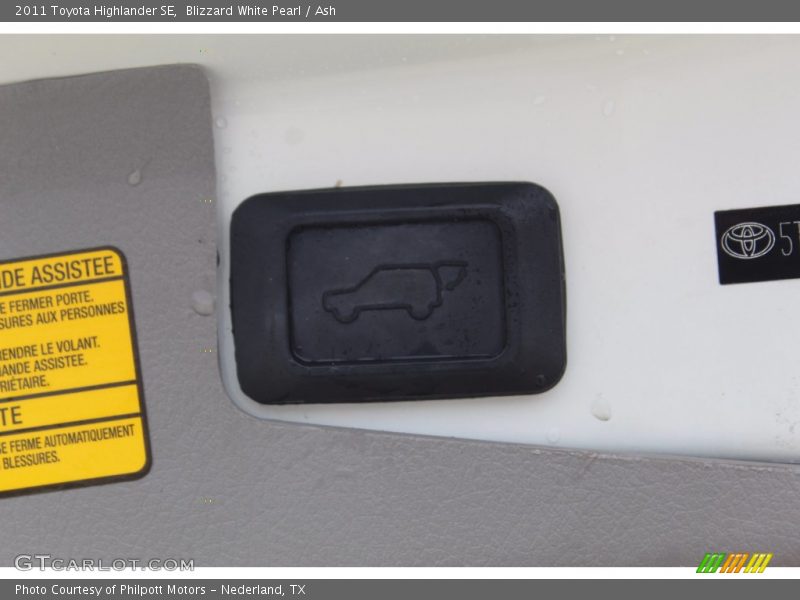 Blizzard White Pearl / Ash 2011 Toyota Highlander SE